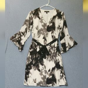 Banana Republic flare sleeved blaxk white midi dress. Size XS